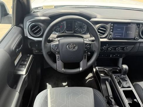 Used 2020 Toyota Tacoma TRD Off-Road w/ Technology Package AWD/4WD image 23