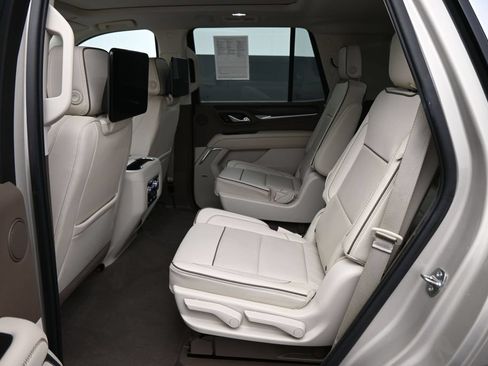 Used 2021 GMC Yukon Denali w/ Denali Premium Package RWD image 16