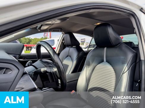 Used 2020 Toyota Camry SE FWD image 9