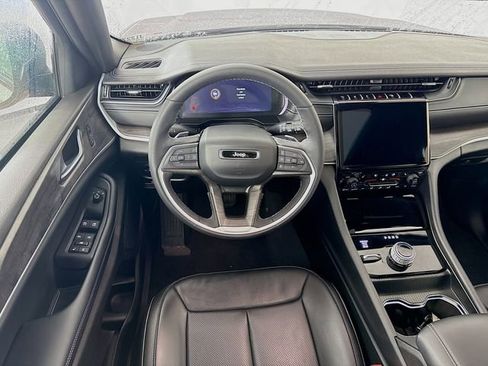 Used 2024 Jeep Grand Cherokee Limited w/ Luxury Tech Group II image 23