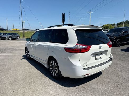 Used 2020 Toyota Sienna Limited Premium w/ Carpet Mat Package FWD image 4