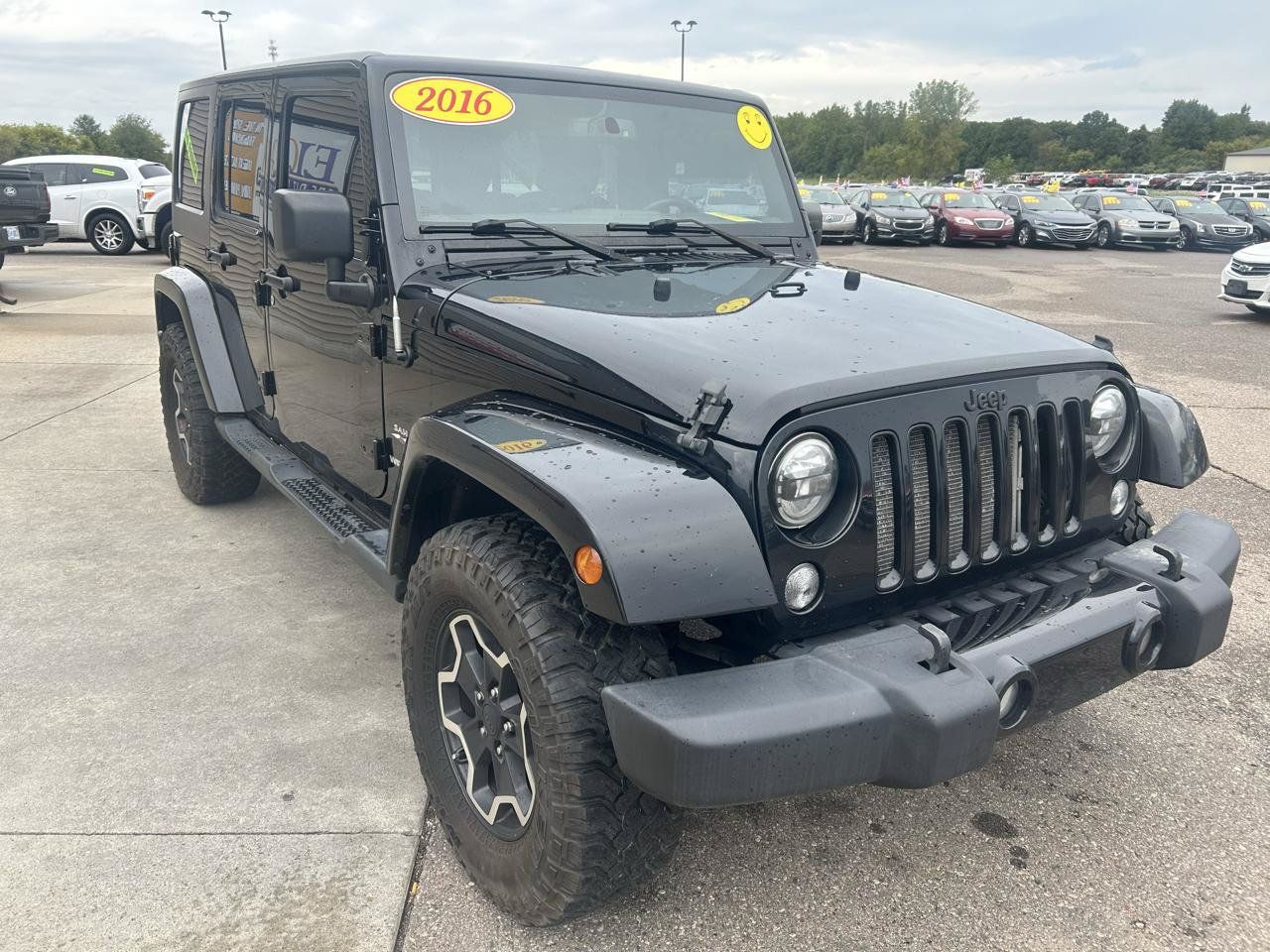 Used 2016 Jeep Wrangler Unlimited Sahara w/ Connectivity Group AWD/4WD image 3
