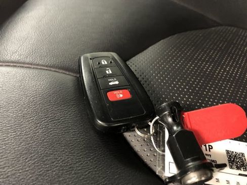 Used 2021 Toyota Camry XSE image 30