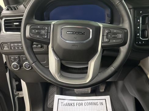 Used 2023 GMC Yukon XL Denali image 11