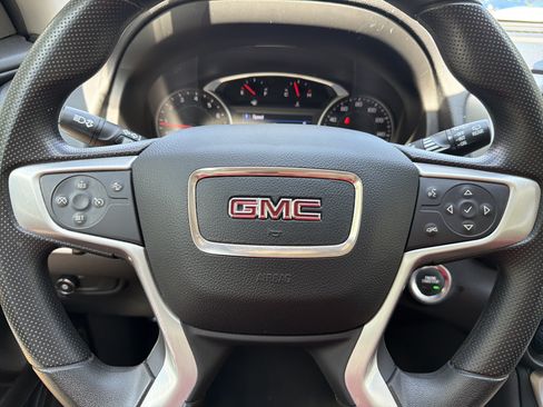 Used 2024 GMC Terrain SLE AWD/4WD image 12