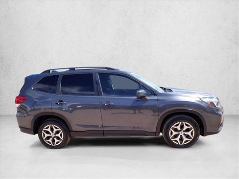 Used 2020 Subaru Forester Premium AWD/4WD image 5