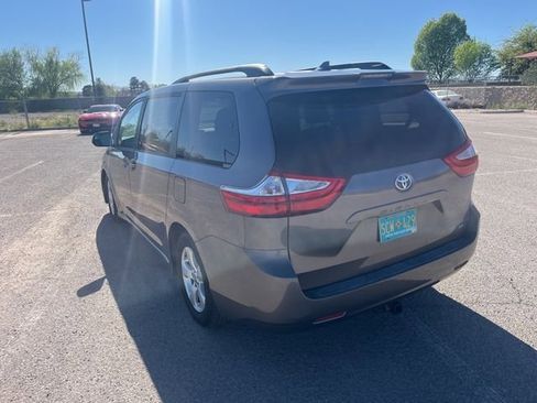 Used 2019 Toyota Sienna LE image 5