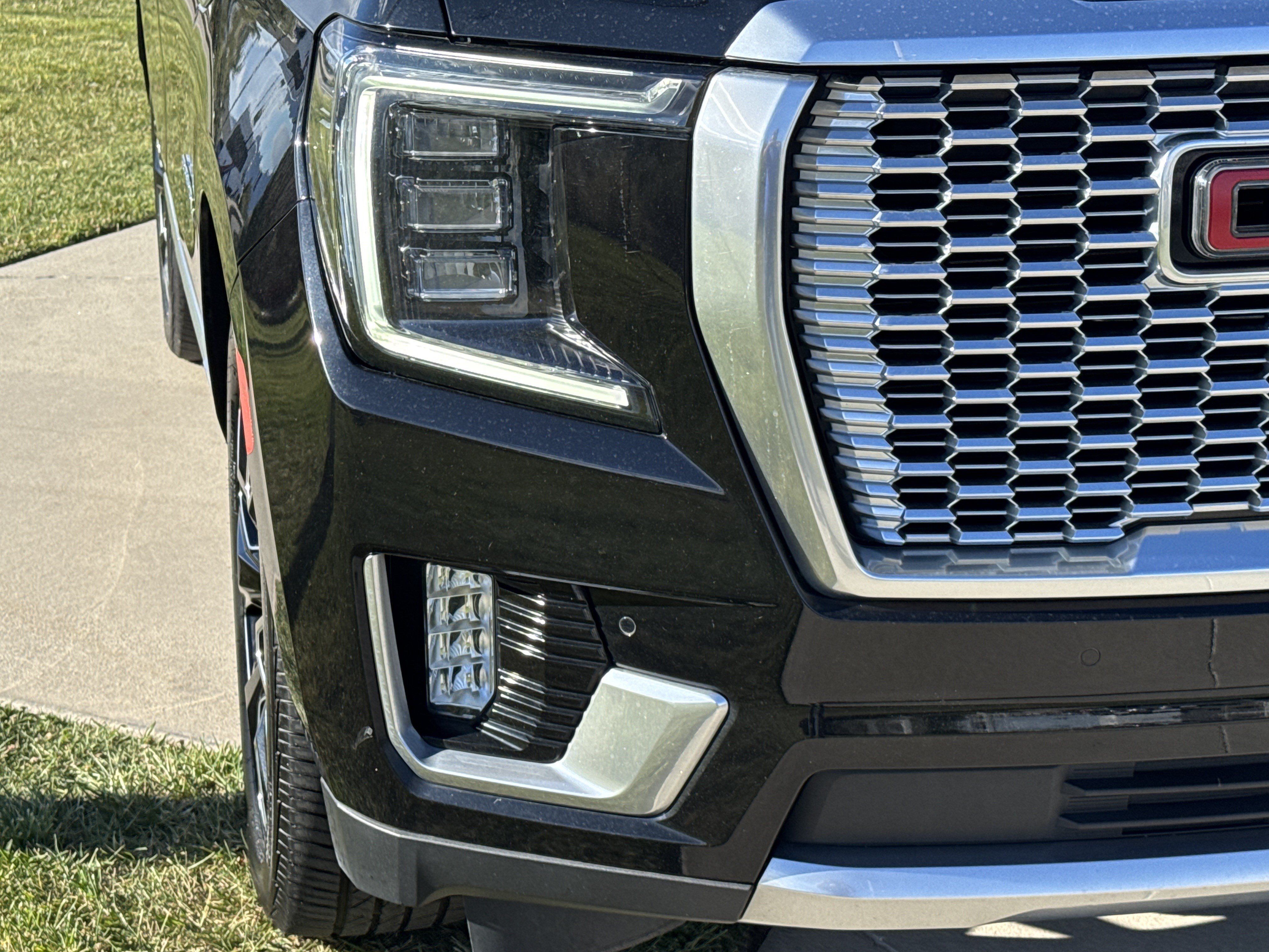 Used 2021 GMC Yukon Denali w/ Denali Ultimate Package AWD/4WD image 10