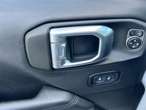 Used 2022 Jeep Wrangler Unlimited Sahara image 8