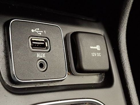 Used 2020 Jeep Cherokee Latitude Plus FWD image 28