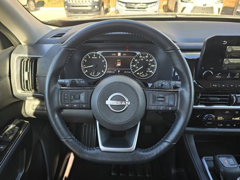 Used 2022 Nissan Pathfinder SL image 15