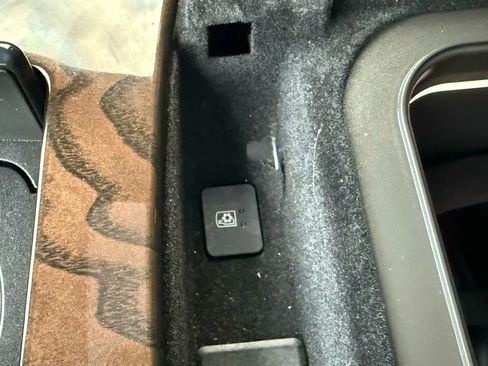 Used 2024 Cadillac Escalade ESV Sport Platinum w/ LPO, ONYX Package image 40