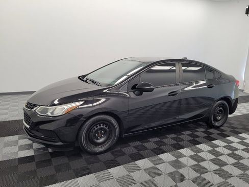 Used 2018 Chevrolet Cruze LS FWD image 2