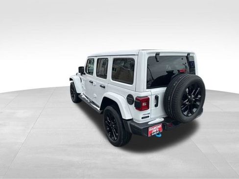 Used 2022 Jeep Wrangler Unlimited Sahara w/ Cold Weather Group image 15