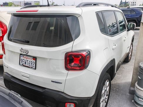 Used 2021 Jeep Renegade Latitude w/ Luxury Group I AWD/4WD image 15
