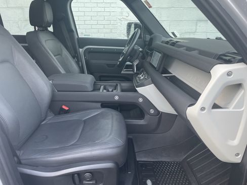 Used 2023 Land Rover Defender 110 S image 15