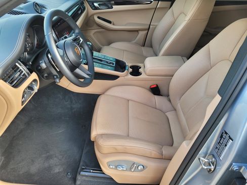 Used 2025 Porsche Macan AWD/4WD image 3