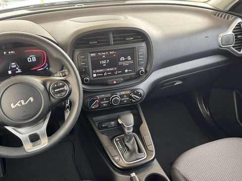 Used 2025 Kia Soul LX w/ LX Technology Package FWD image 20
