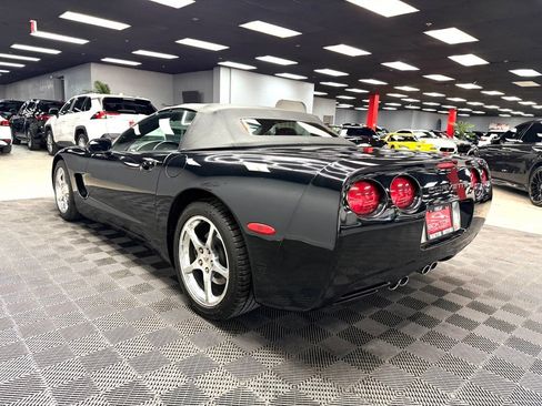 Used 2004 Chevrolet Corvette Convertible w/ Preferred Equipment Group RWD image 11