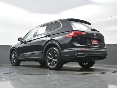 Used 2022 Volkswagen Tiguan SE AWD/4WD image 32