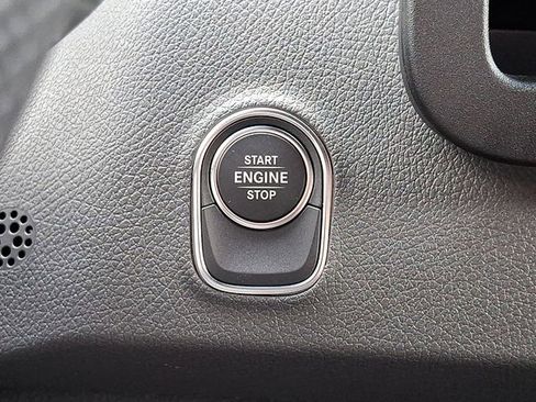 Used 2025 Mercedes-Benz Sprinter 2500 image 18