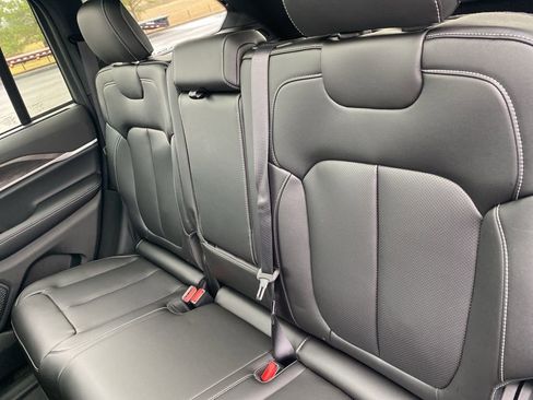 New 2025 Jeep Grand Cherokee Limited w/ Luxury Tech Group II image 38