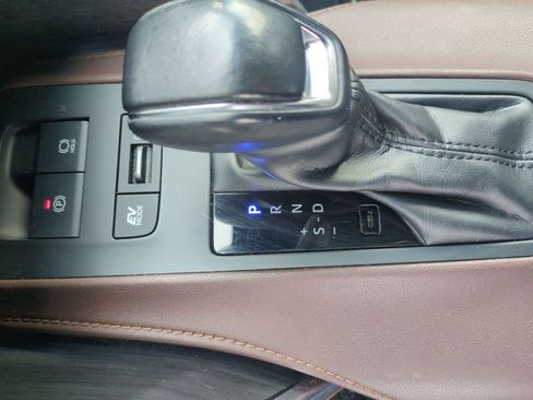 Used 2021 Toyota Venza Limited w/ Advanced Technology Package AWD/4WD image 23