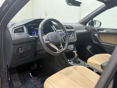 Used 2022 Volkswagen Tiguan SE image 17