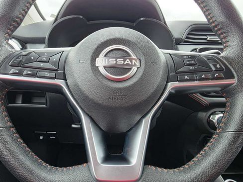 Used 2024 Nissan Versa SR FWD image 23