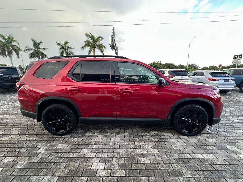 Used 2025 Honda Pilot Black Edition image 9