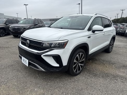 Used 2022 Volkswagen Taos SE image 7