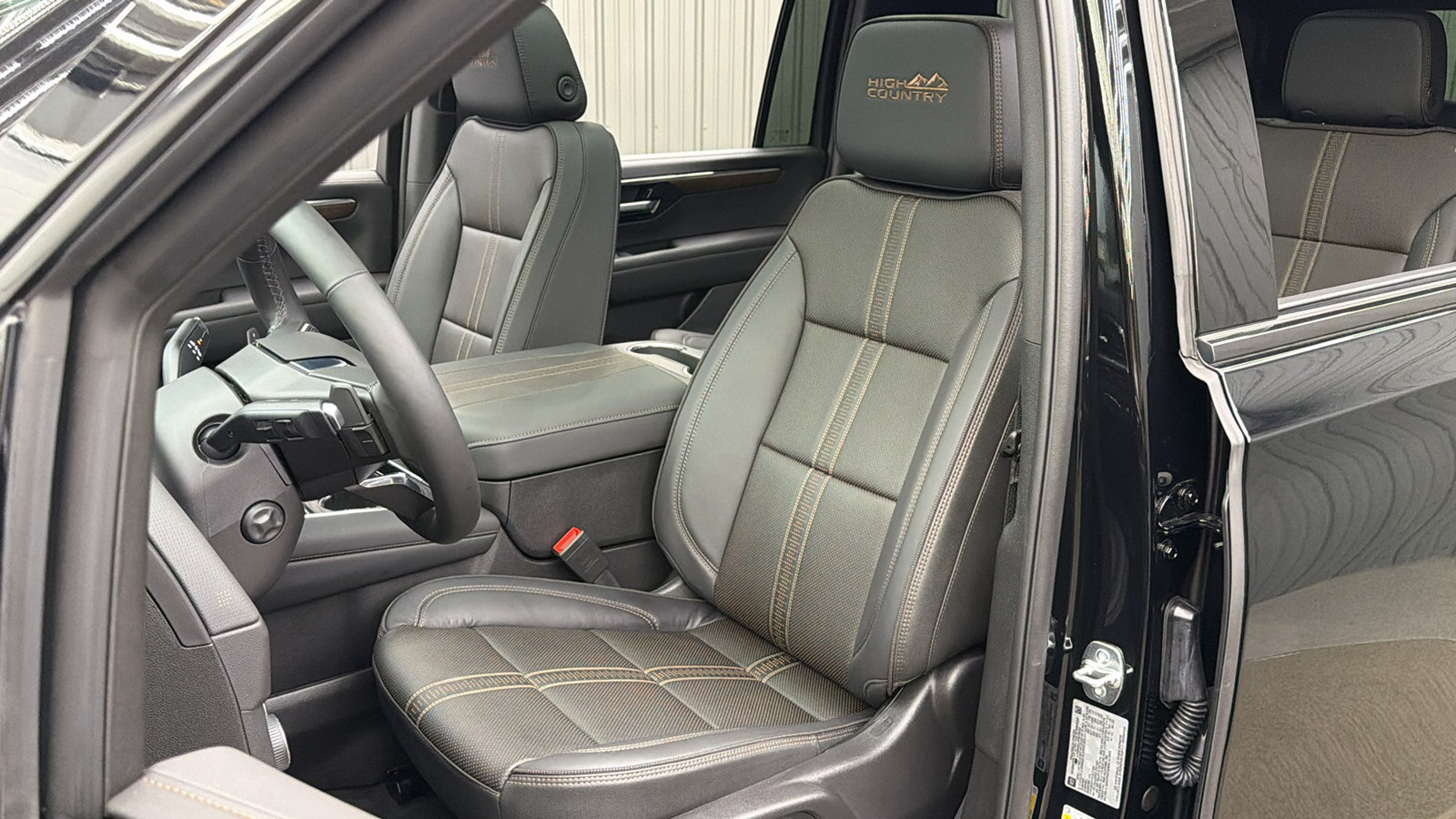 Used 2026 Chevrolet Suburban High Country w/ Sun And Tow Package AWD/4WD image 19