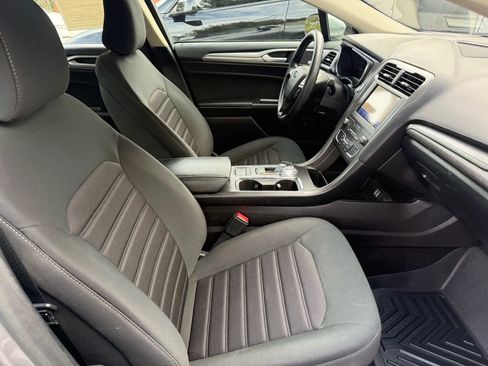Used 2020 Ford Fusion SE image 21