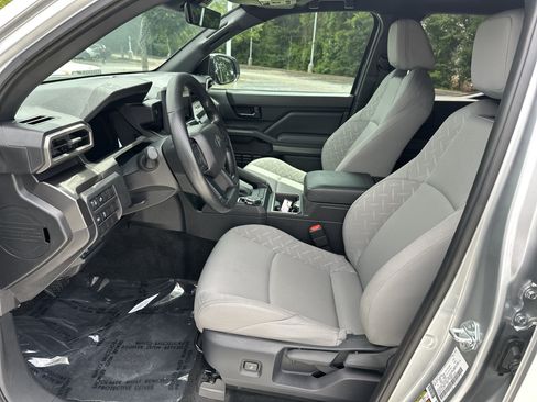 Certified 2025 Toyota Tacoma SR5 AWD/4WD image 16