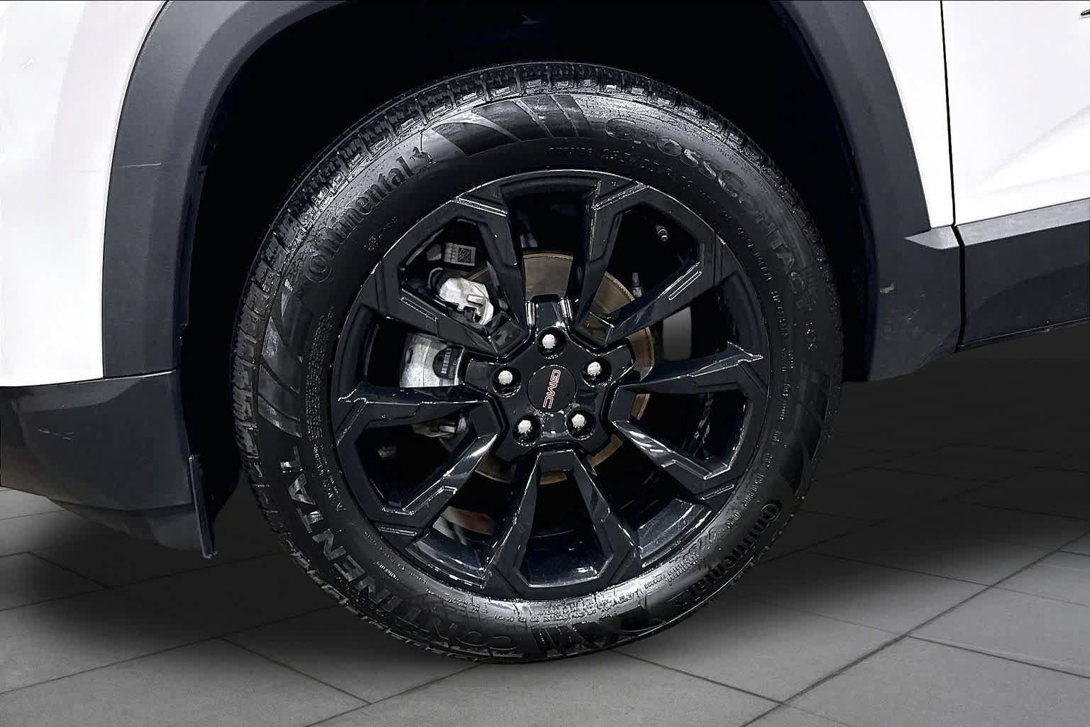 Used 2025 GMC Terrain Elevation w/ Elevation Premium Package AWD/4WD image 11