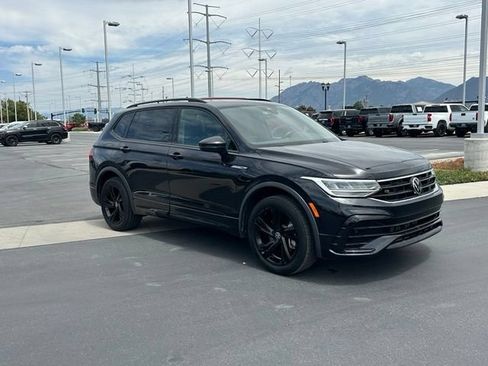Used 2023 Volkswagen Tiguan SE R-Line AWD/4WD image 9