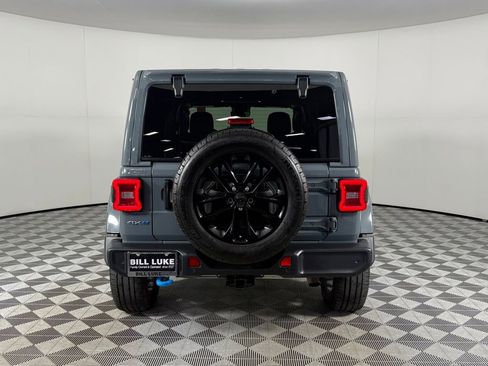 Used 2024 Jeep Wrangler Unlimited Sahara w/ Technology Group AWD/4WD image 9