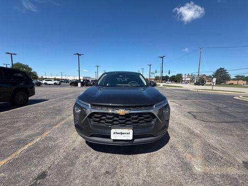 Used 2025 Chevrolet Trax LS FWD image 9