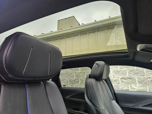 Used 2024 Cadillac Lyriq Sport image 17