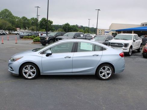 Used 2018 Chevrolet Cruze Premier FWD image 12