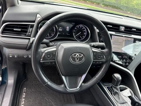 Used 2020 Toyota Camry XLE w/ Sunroof Package FWD image 9