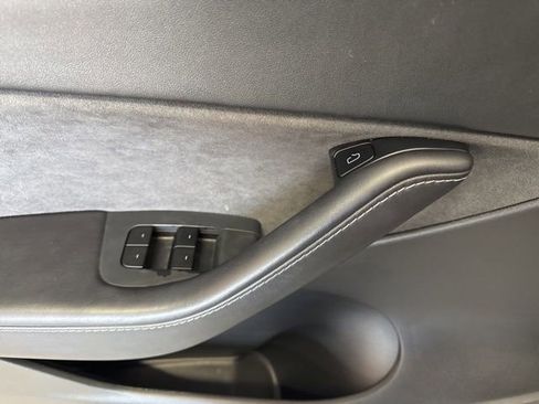 Used 2021 Tesla Model Y Long Range image 22