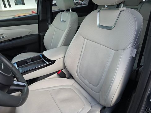 Used 2025 Hyundai Tucson Limited image 17