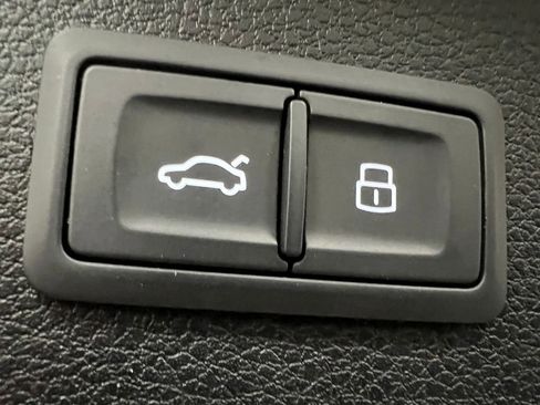 Used 2020 Audi SQ5 Prestige image 16