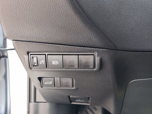 Used 2025 Toyota Corolla Cross XLE w/ Convenience Package FWD image 21