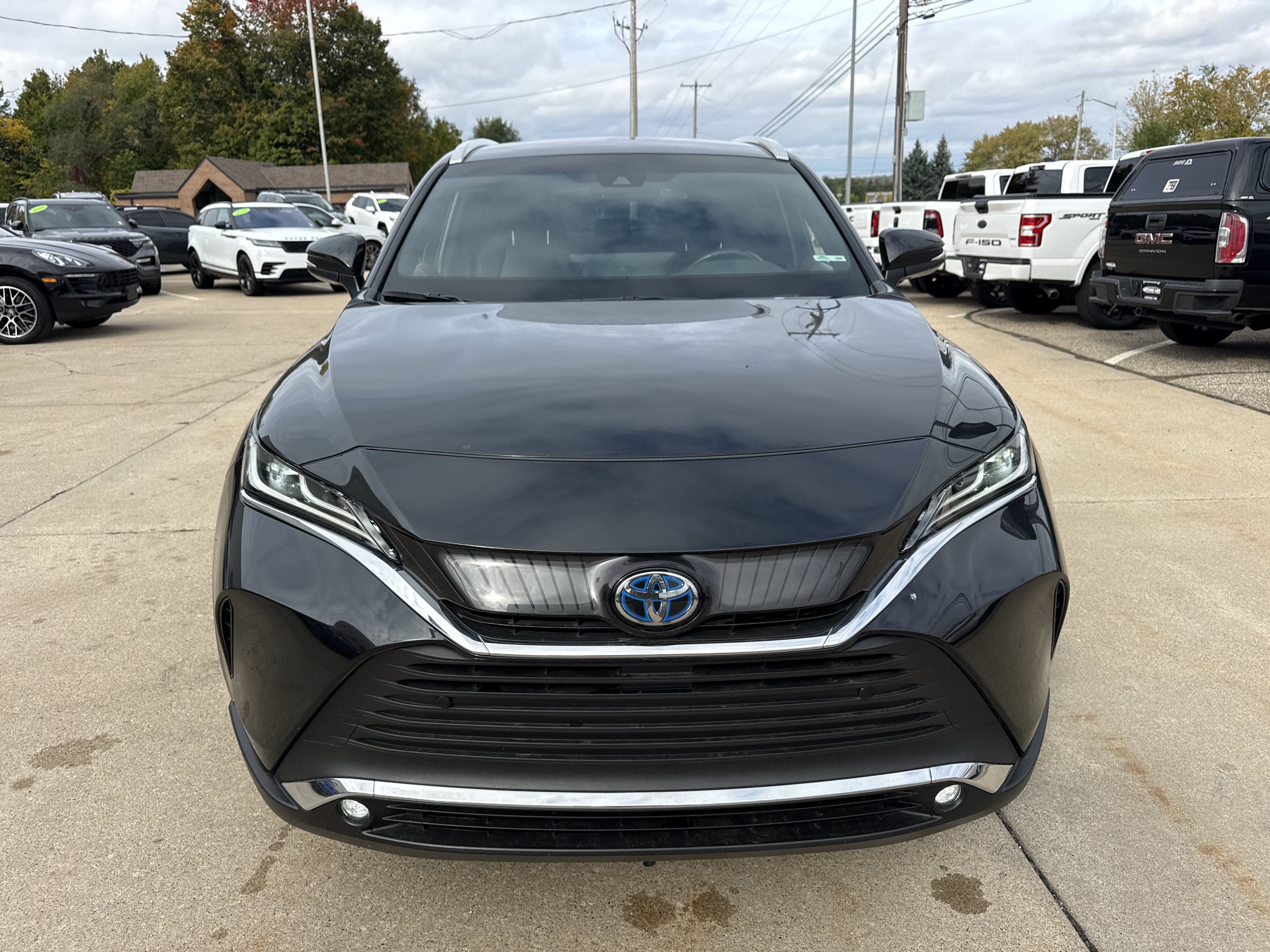 Used 2023 Toyota Venza XLE AWD/4WD image 8
