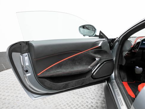 Certified 2024 Ferrari Roma image 12