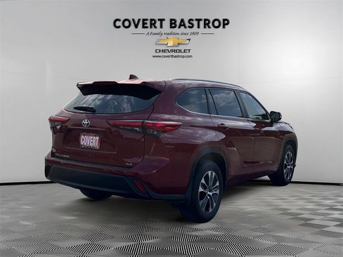 Used 2023 Toyota Highlander XLE image 5