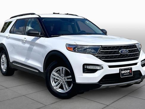 Used 2022 Ford Explorer XLT w/ Equipment Group 202A RWD image 4