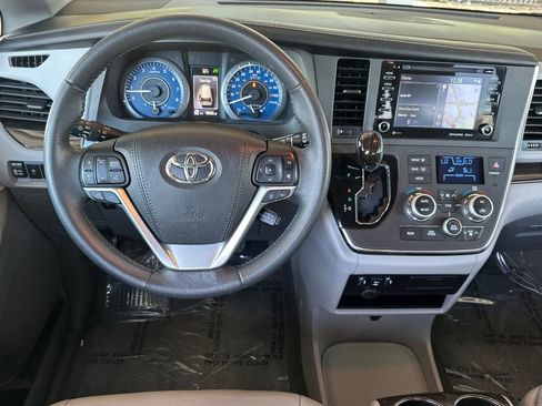 Certified 2018 Toyota Sienna XLE w/ XLE Navigation Package FWD image 18